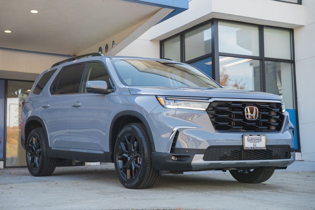 2025 Honda Pilot Touring's photo