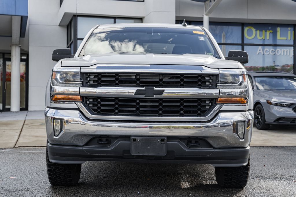 2017 Chevrolet Silverado 1500 LT photo 2