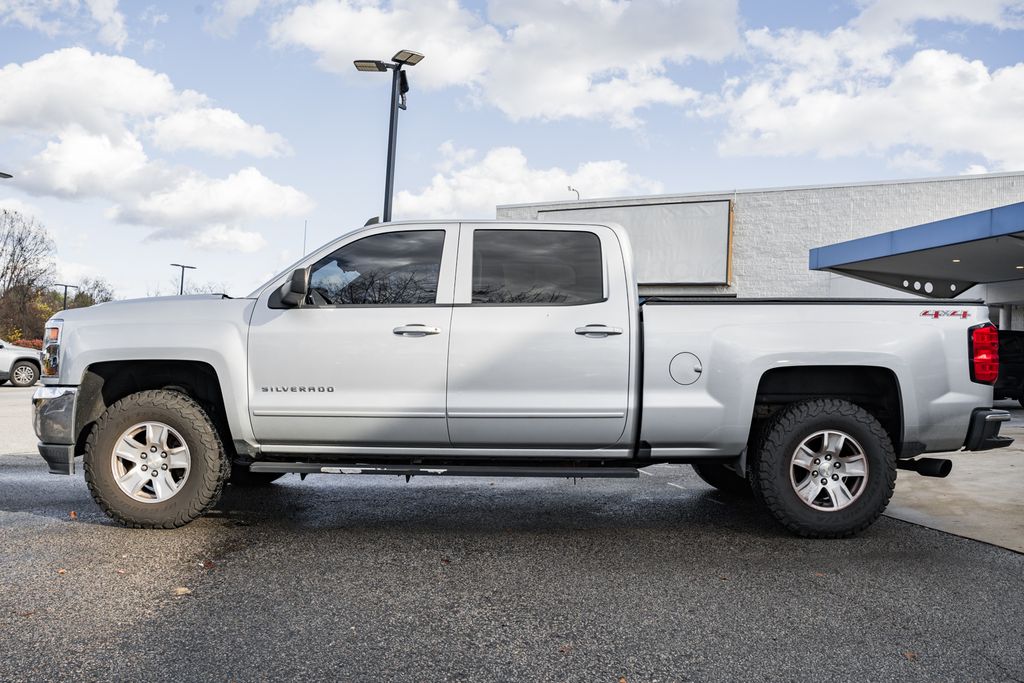 2017 Chevrolet Silverado 1500 LT photo 4