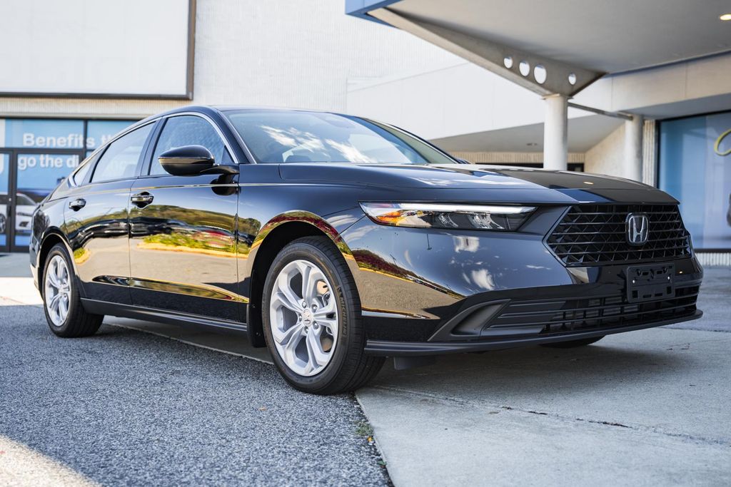 2025 Honda Accord LX's photo