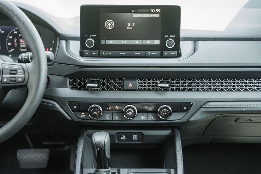 2025 Honda Accord SE - Photo 16