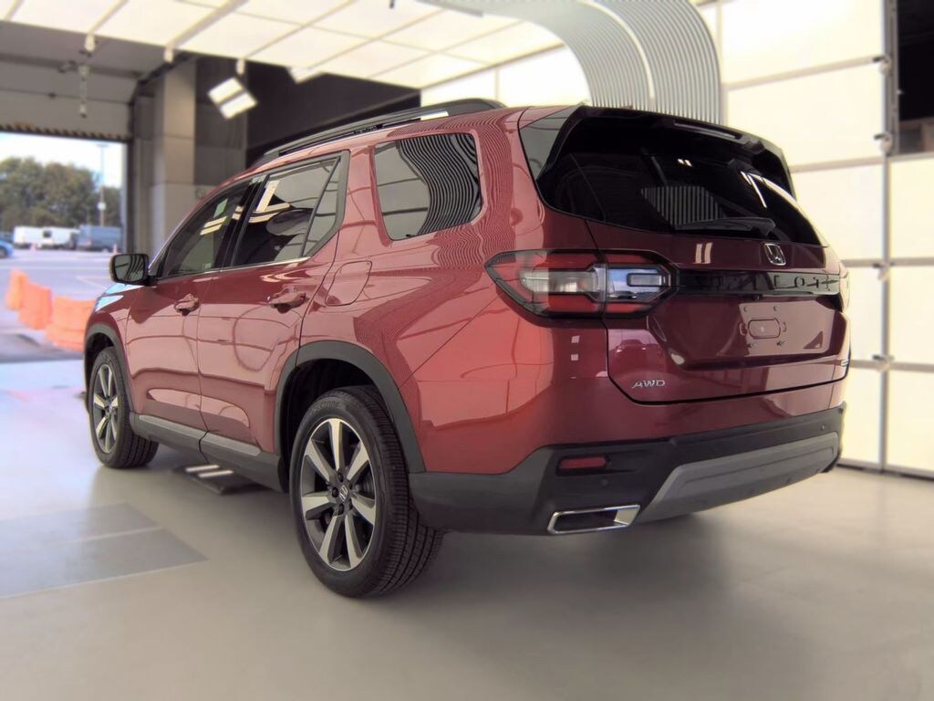 Used 2025 Honda Pilot Touring SUV