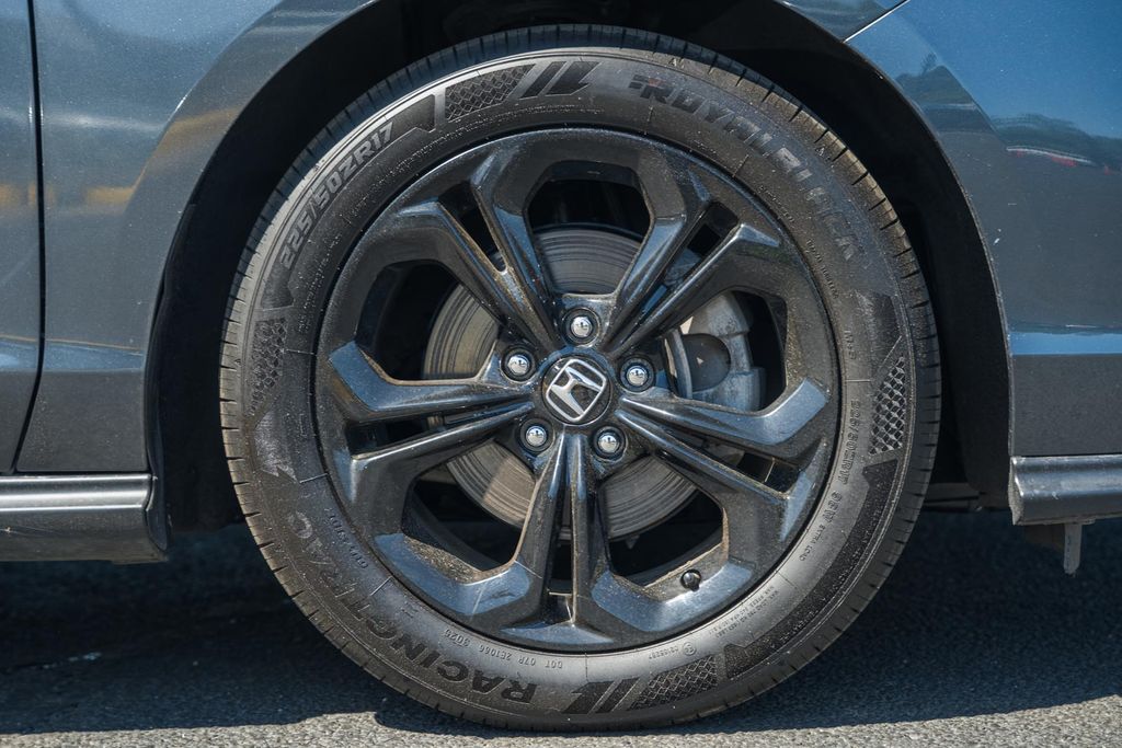 2025 Honda Accord SE - Photo 13