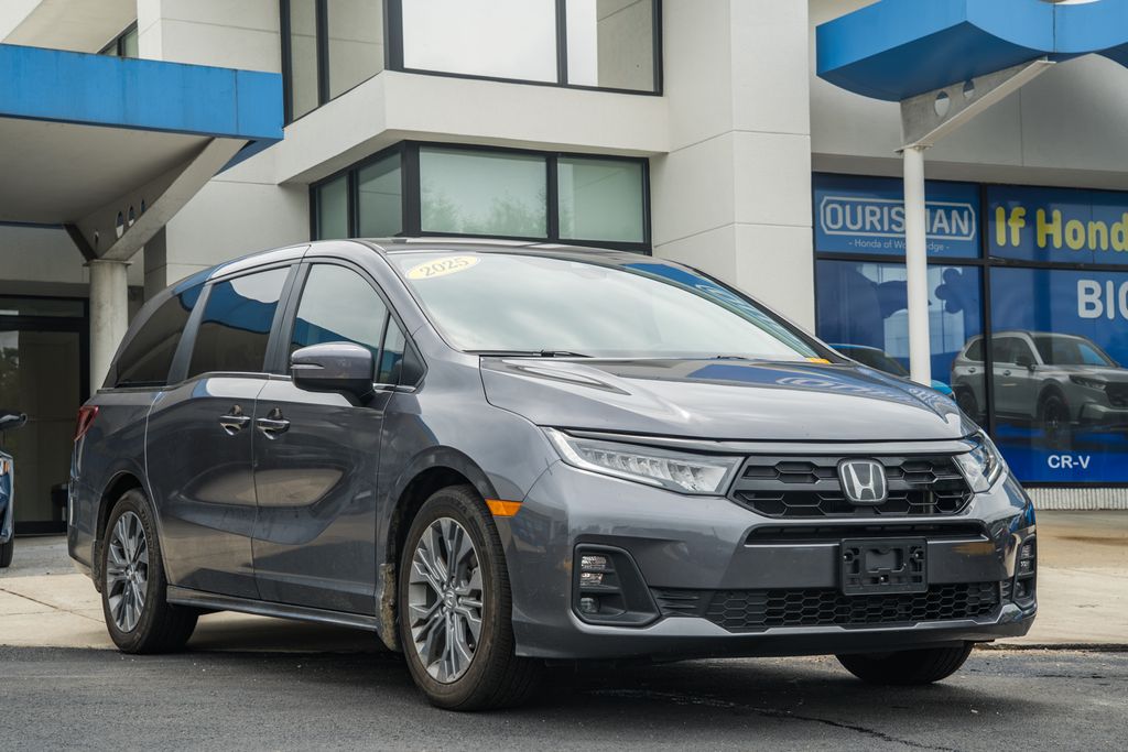 2025 Honda Odyssey Touring's photo