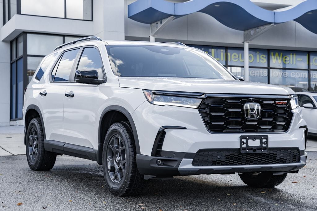 2025 Honda Pilot TrailSport's photo