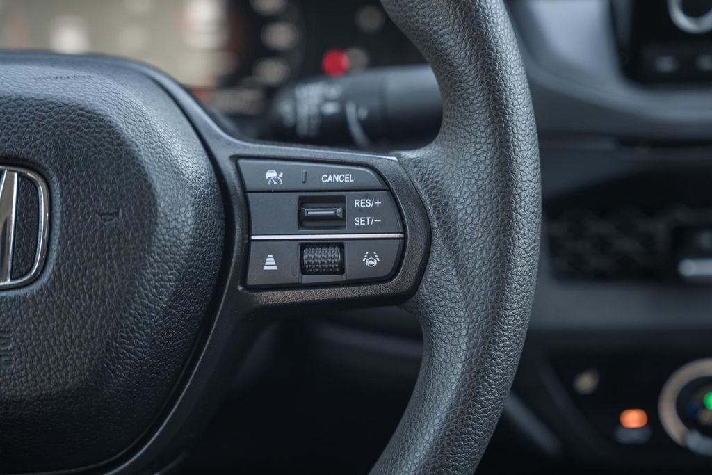 2025 Honda Accord SE - Photo 23