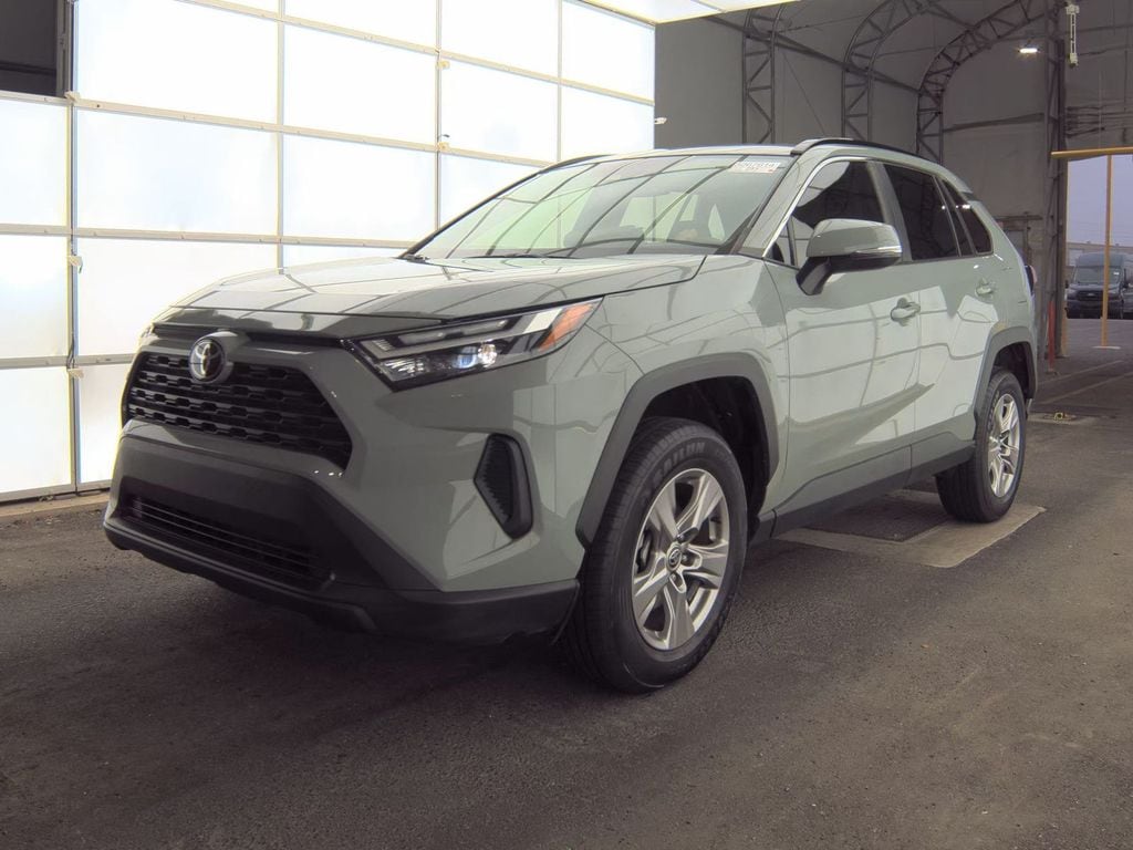 2023 Toyota RAV4 XLE FWD's photo