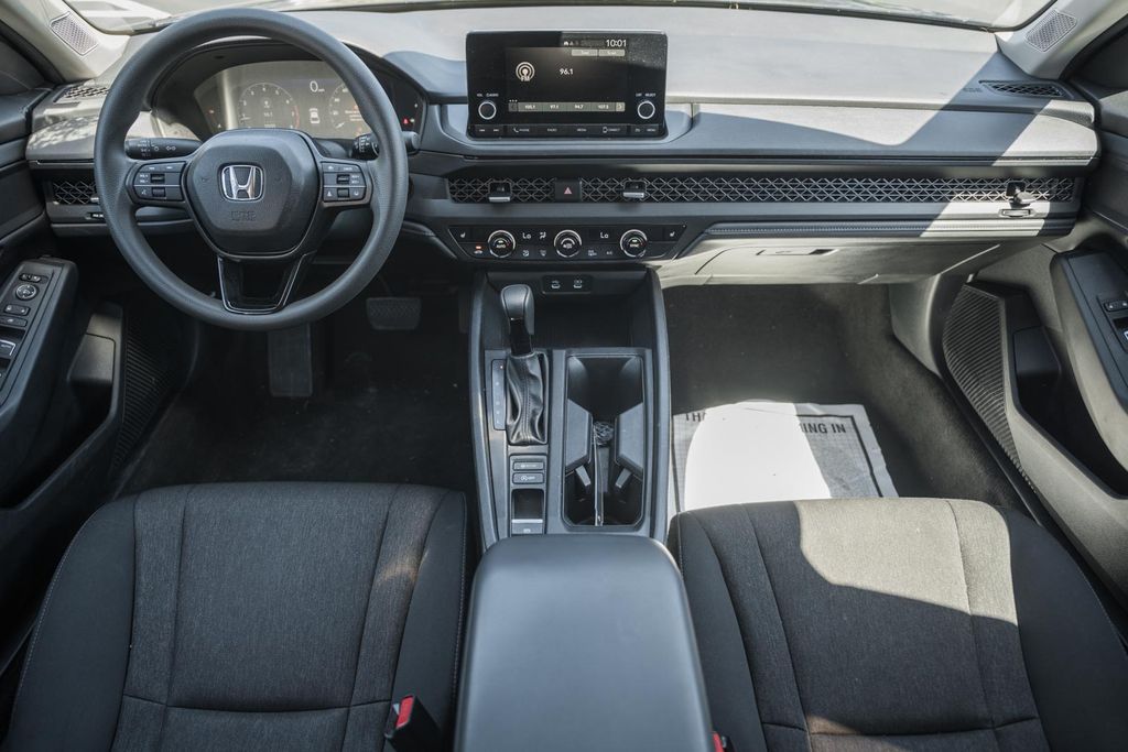 2025 Honda Accord SE - Photo 16