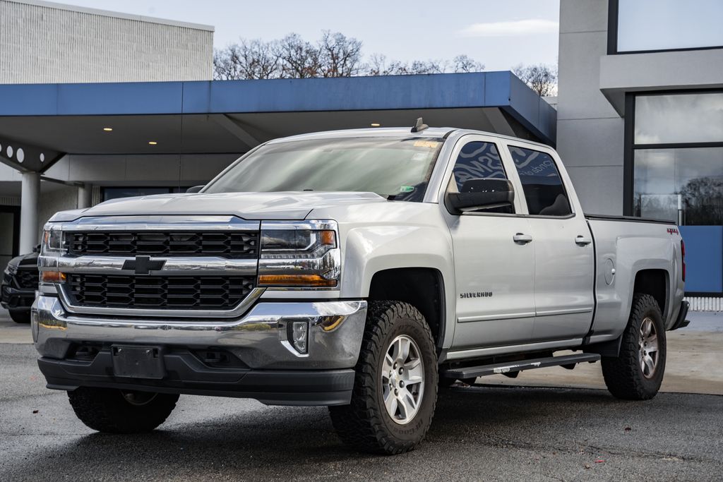 2017 Chevrolet Silverado 1500 LT photo 3
