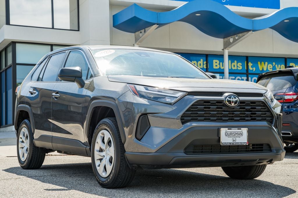 2023 Toyota RAV4 LE AWD's photo