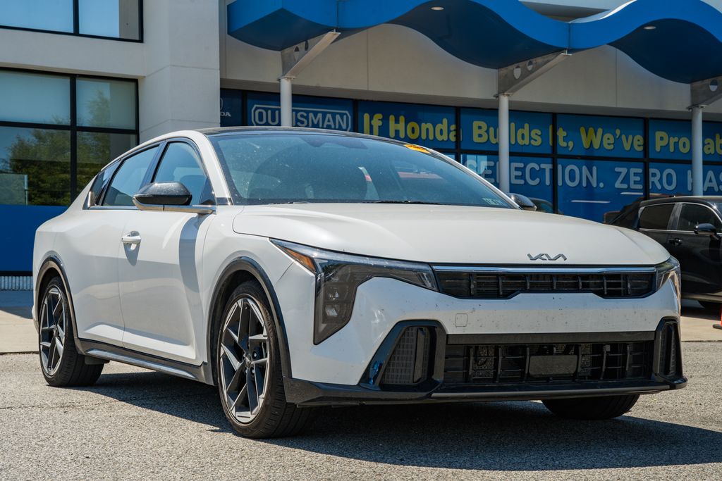2025 Kia K4 GT-Line AT's photo
