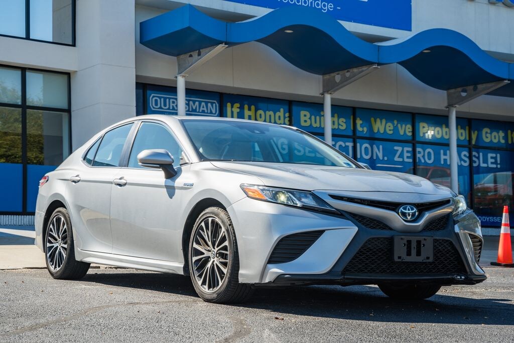 Used 2020 Toyota Camry Hybrid SE Sedan