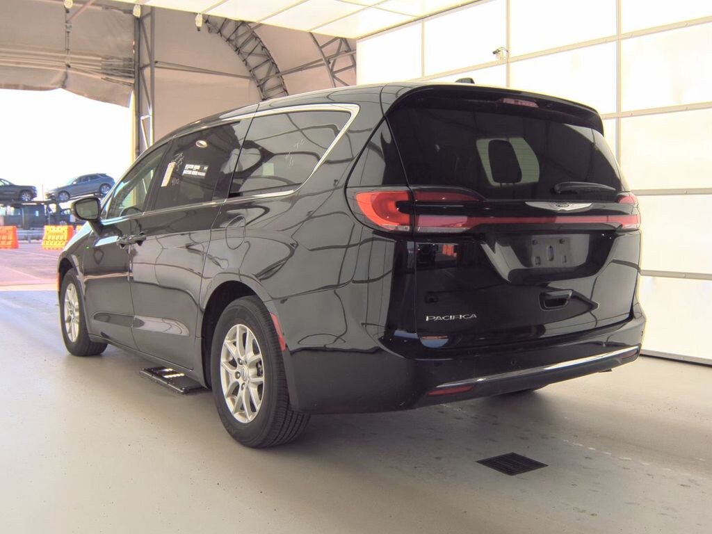 Used 2024 Chrysler Pacifica Touring L Minivan/Van