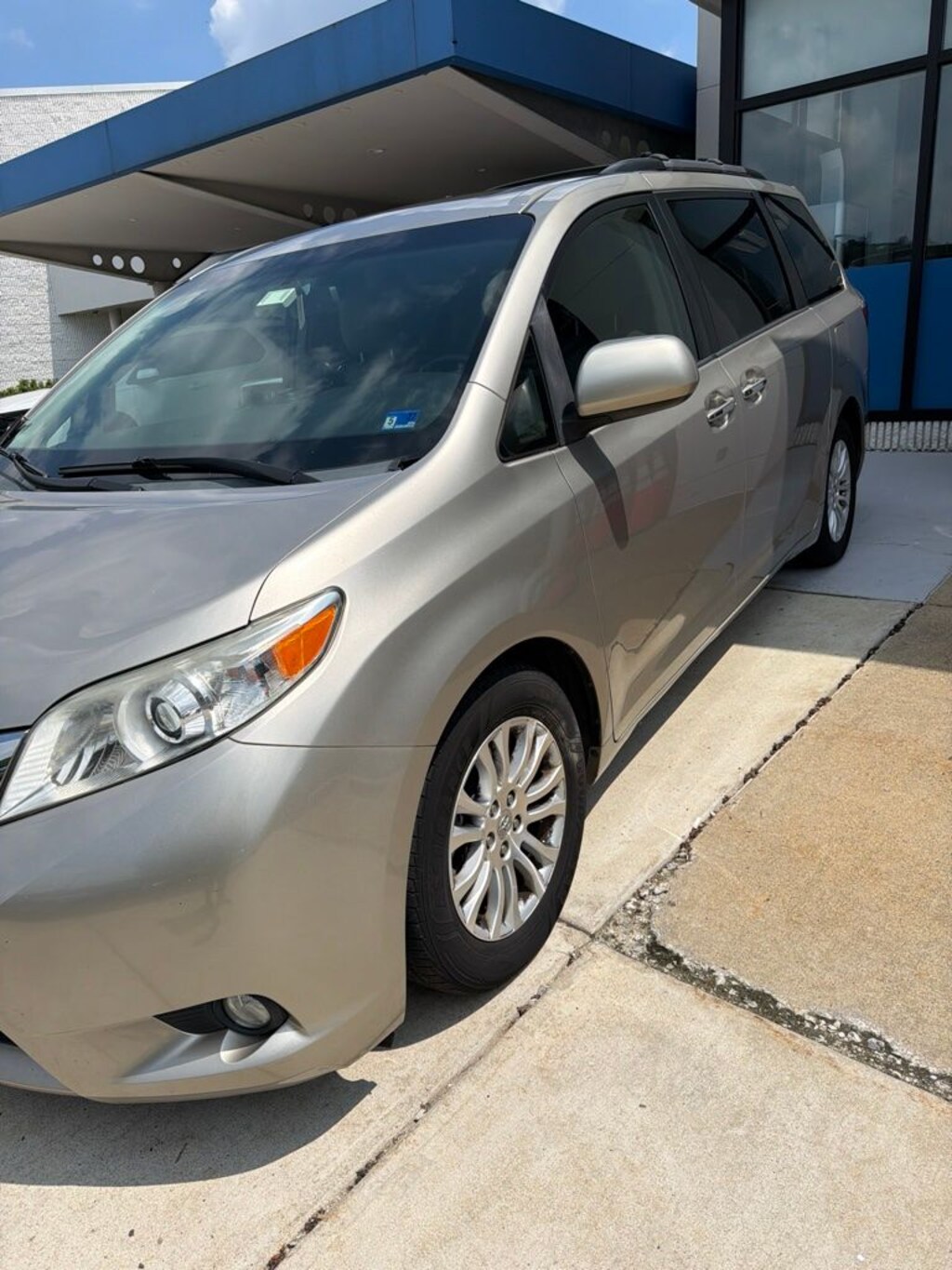 Used 2015 Toyota Sienna XLE Minivan/Van
