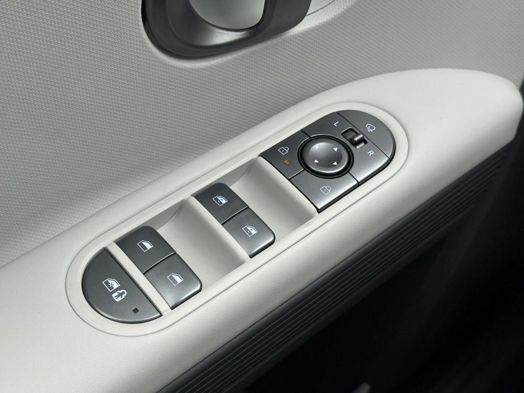 2025 Hyundai IONIQ 5 SEL - Photo 28