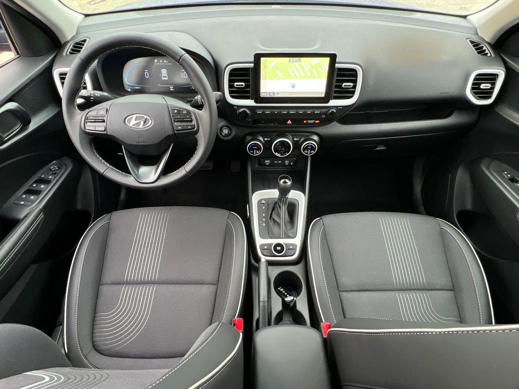 2025 Hyundai Venue Limited - Photo 15