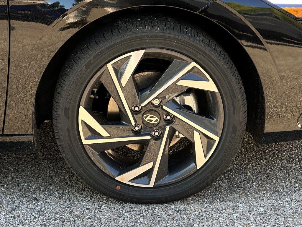 New 2025 Hyundai Elantra Hybrid Limited Sedan