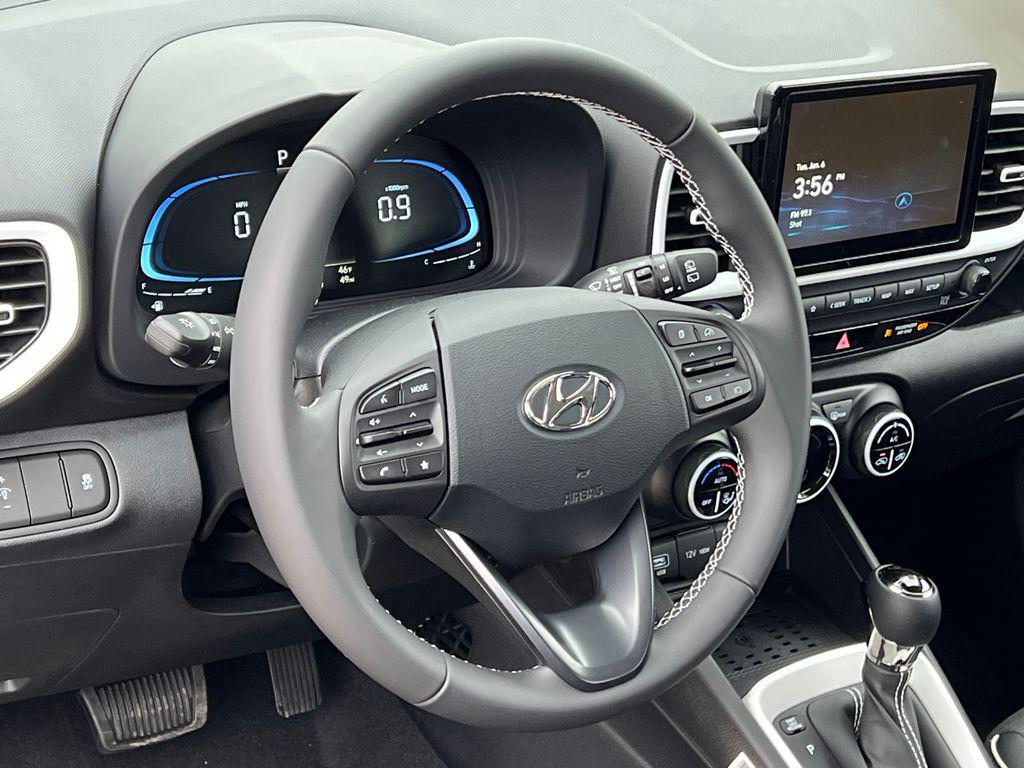 2025 Hyundai Venue Limited - Photo 8