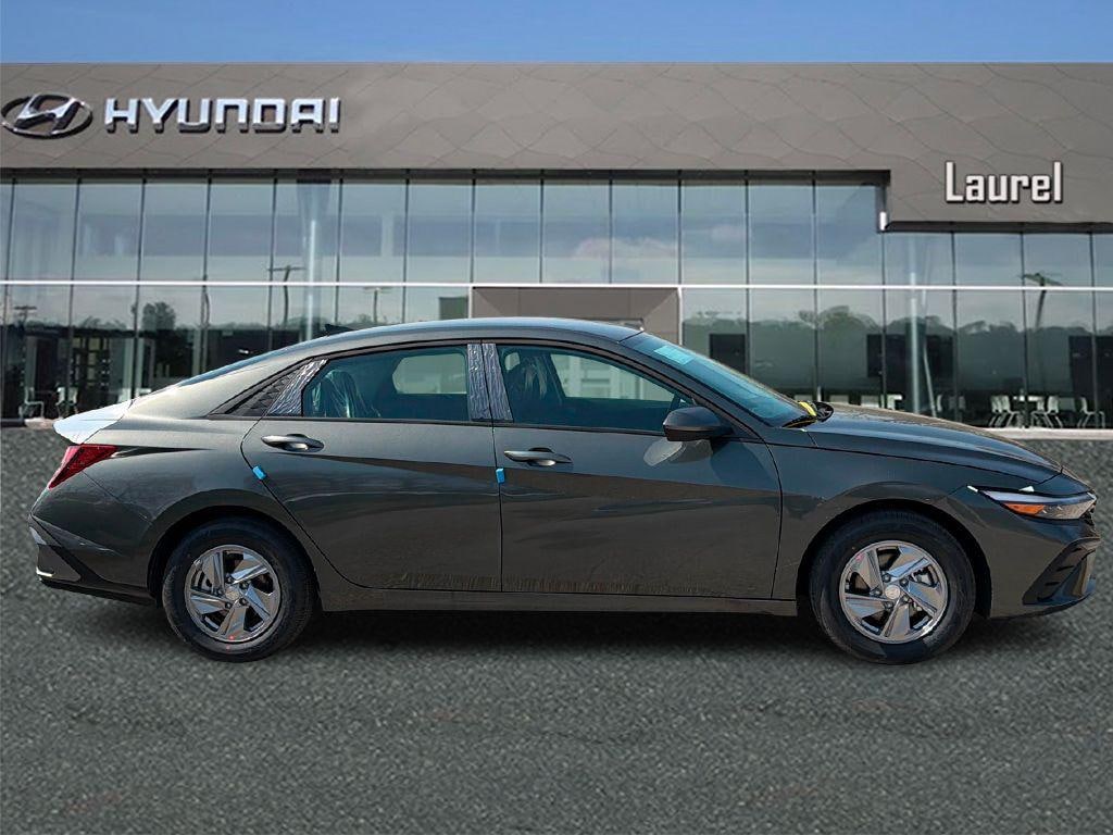 New 2026 Hyundai Elantra SE Sedan