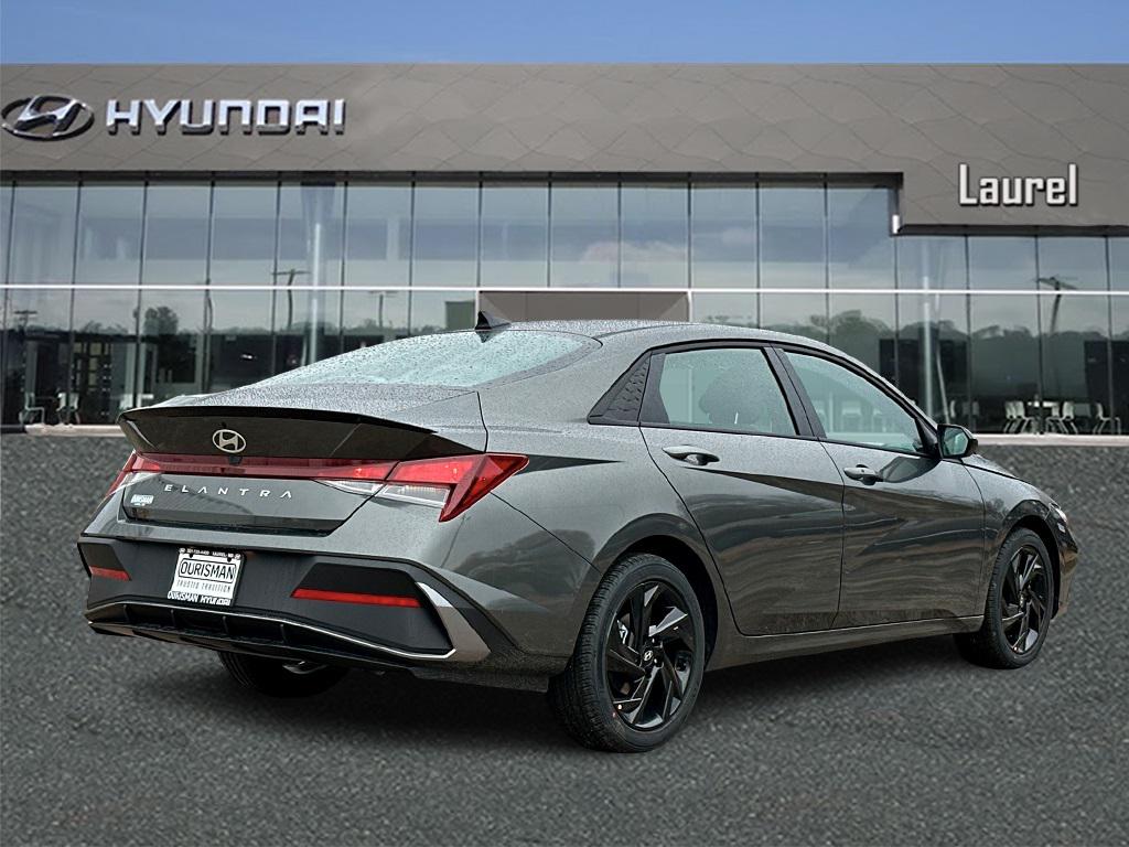 2026 Hyundai Elantra SEL Sport photo 2