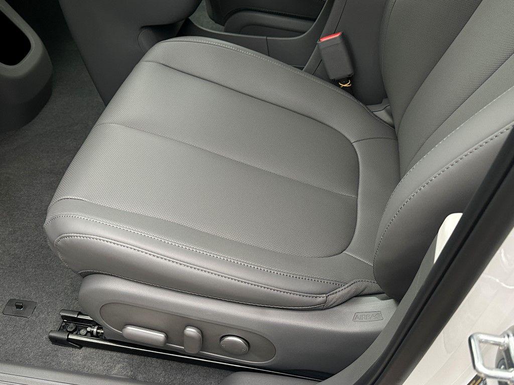 2025 Hyundai IONIQ 5 SEL - Photo 13