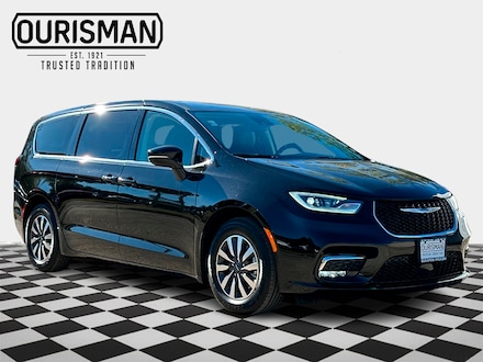 2024 Chrysler Pacifica Plug-In Hybrid Select Van Passenger Van