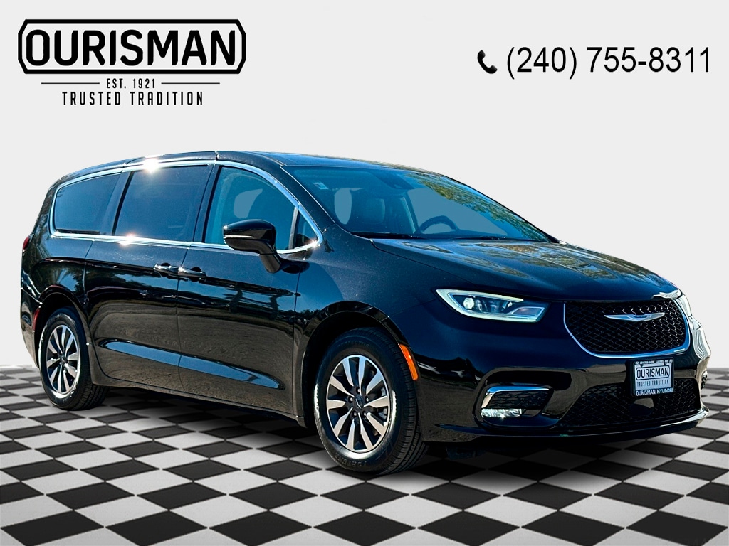 Used 2024 Chrysler Pacifica Plug-In Hybrid Select Van Passenger Van