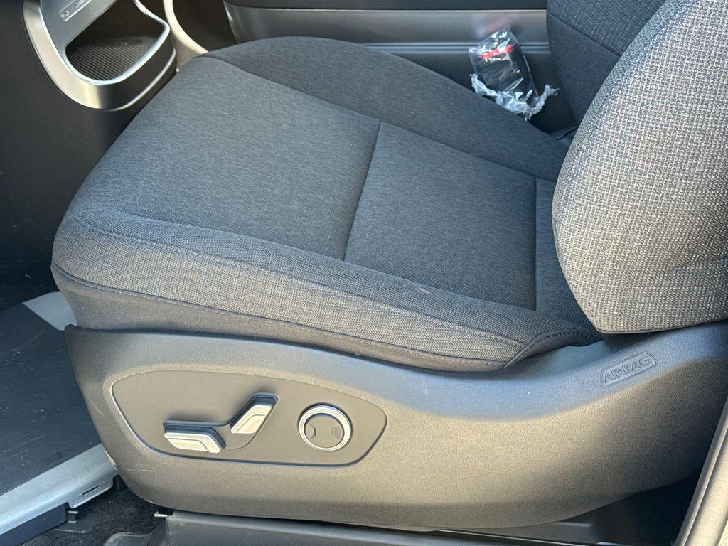 2026 Hyundai IONIQ 9 SE - Photo 16