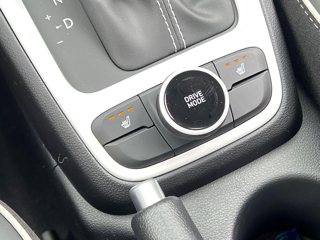 2025 Hyundai Venue Limited - Photo 23