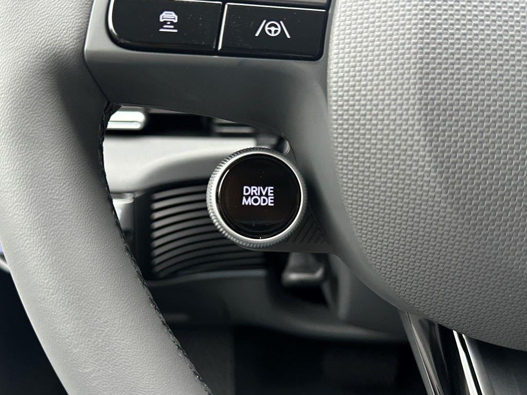 2025 Hyundai IONIQ 5 SEL - Photo 16
