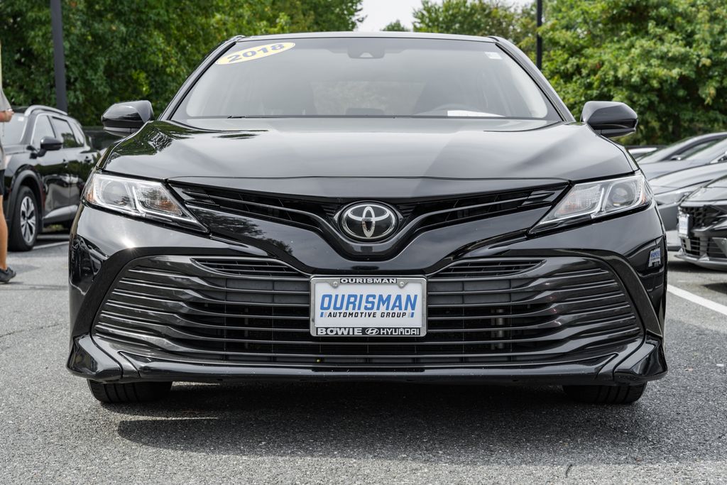 2018 Toyota Camry LE photo 2