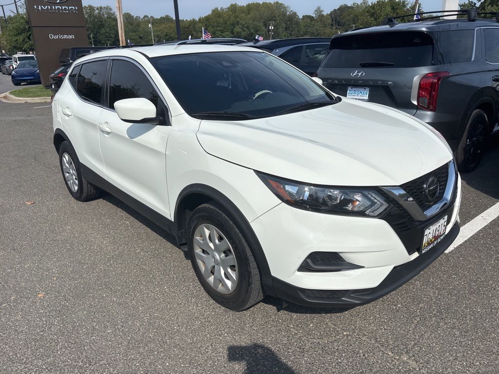 2020 Nissan Rogue Sport S photo 2