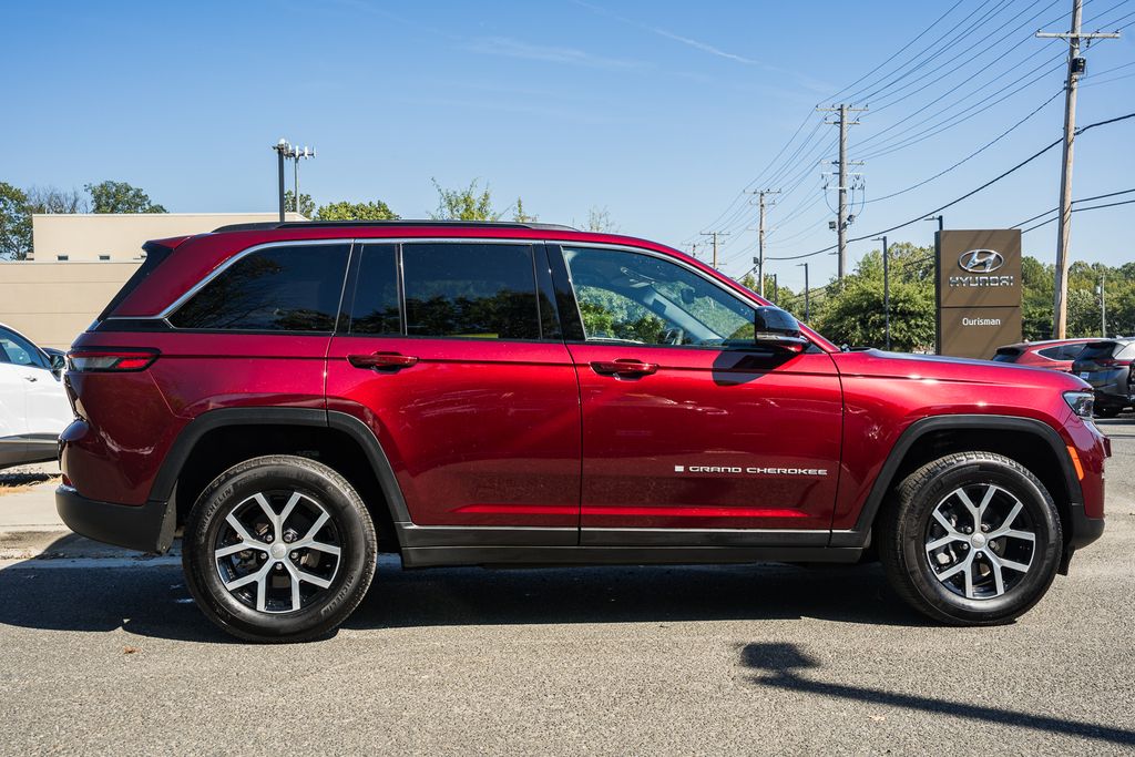 2024 Jeep Grand Cherokee Limited photo 3