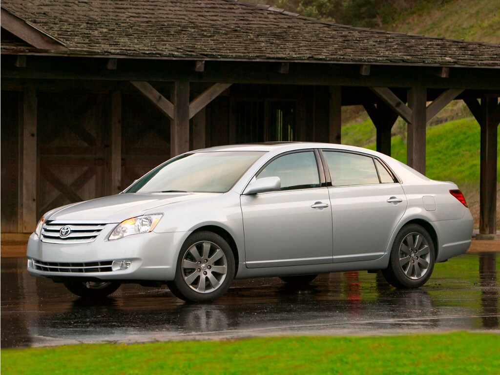 Used 2005 Toyota Avalon XLS Sedan