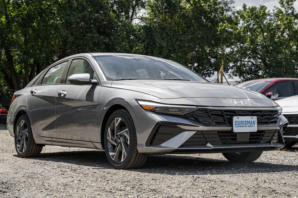 New 2025 Hyundai Elantra Limited Sedan