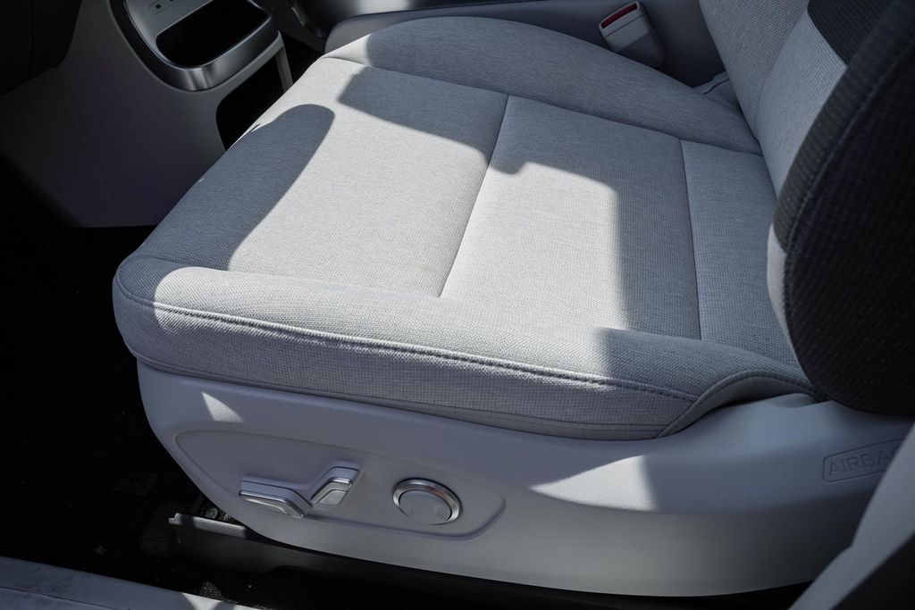 2026 Hyundai IONIQ 9 SE - Photo 32