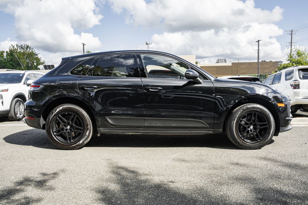 2021 Porsche Macan Base photo 3