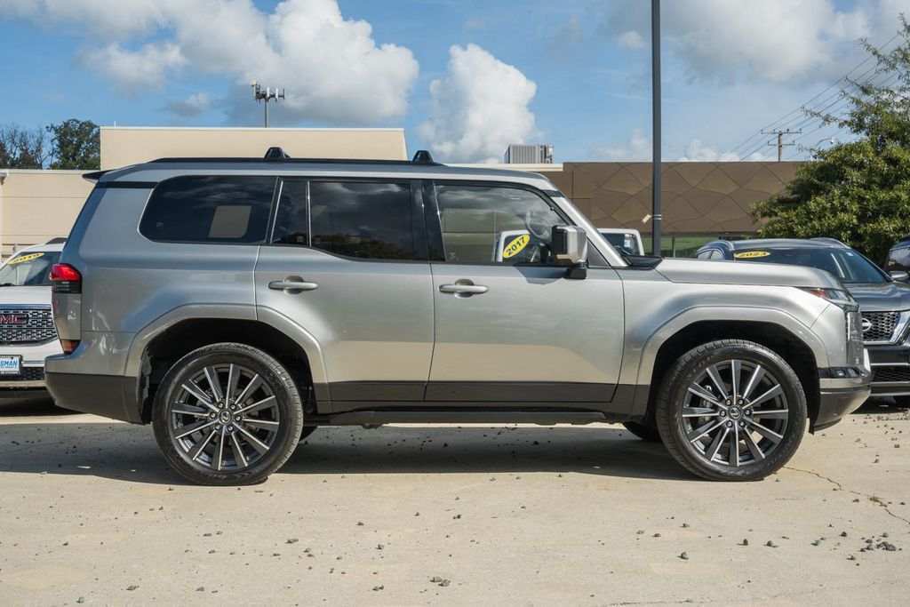 2024 Lexus GX 550 Luxury photo 3