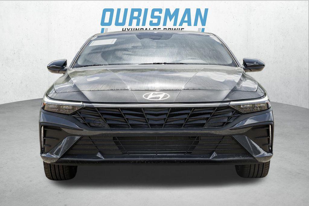 2025 Hyundai Elantra SEL Sport photo 2