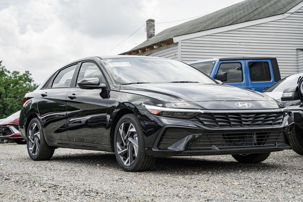 New 2025 Hyundai Elantra Hybrid SEL Sport Sedan