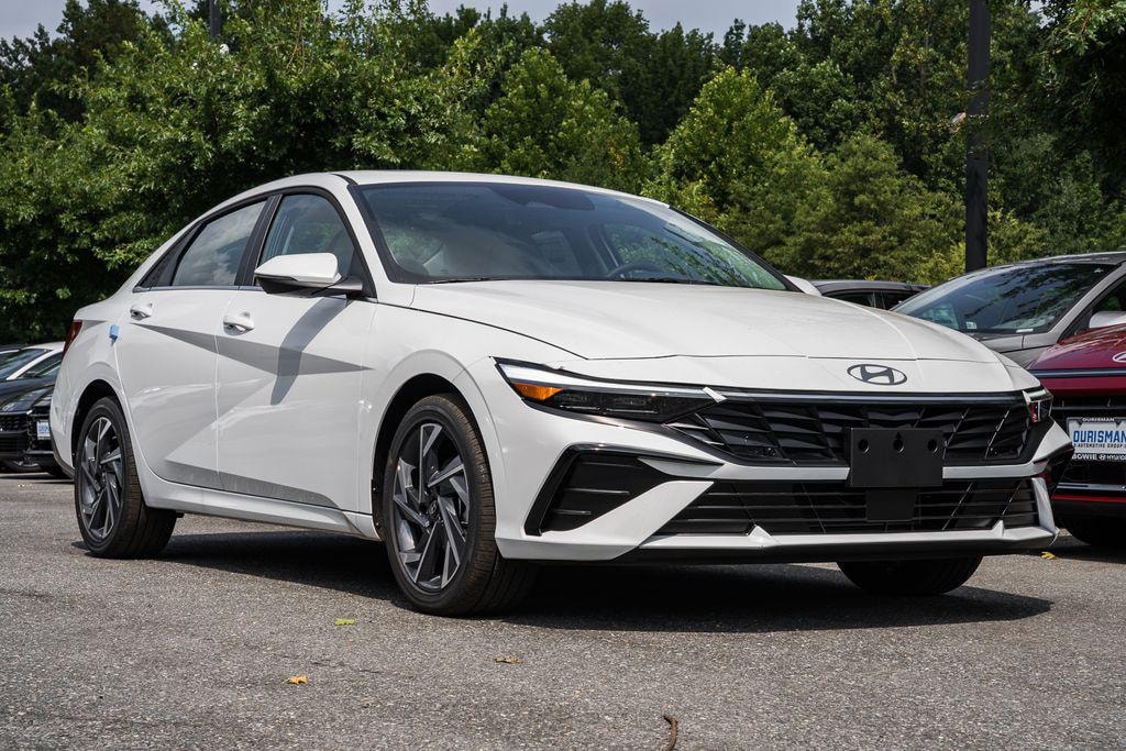New 2025 Hyundai Elantra Limited Sedan