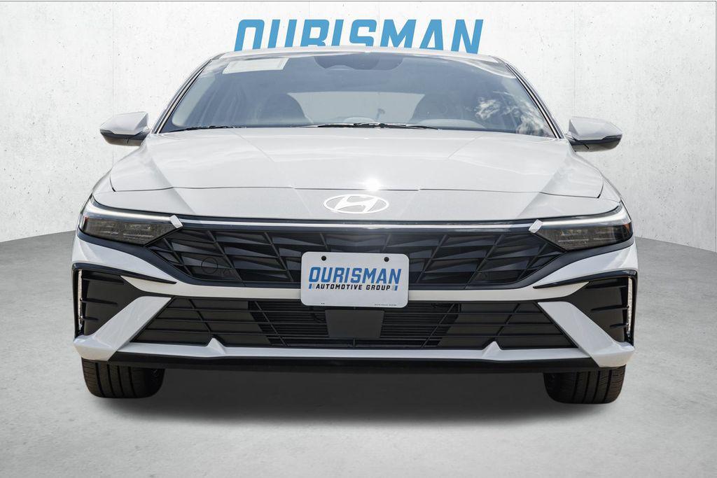 2025 Hyundai Elantra Limited photo 2