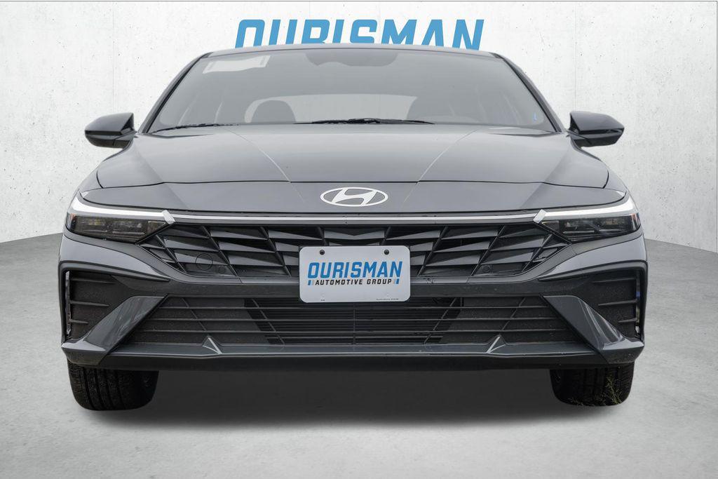 2025 Hyundai Elantra SEL Sport photo 2