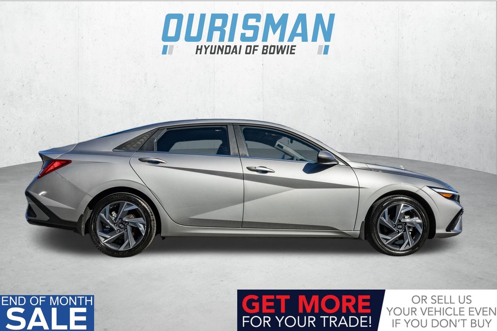 2025 Hyundai Elantra SEL Convenience photo 3