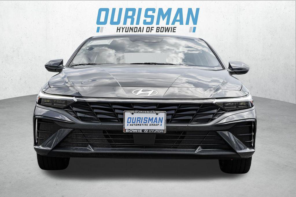 2025 Hyundai Elantra Limited photo 2