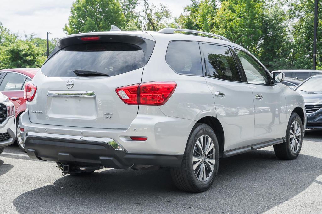 2020 Nissan Pathfinder SV photo 3