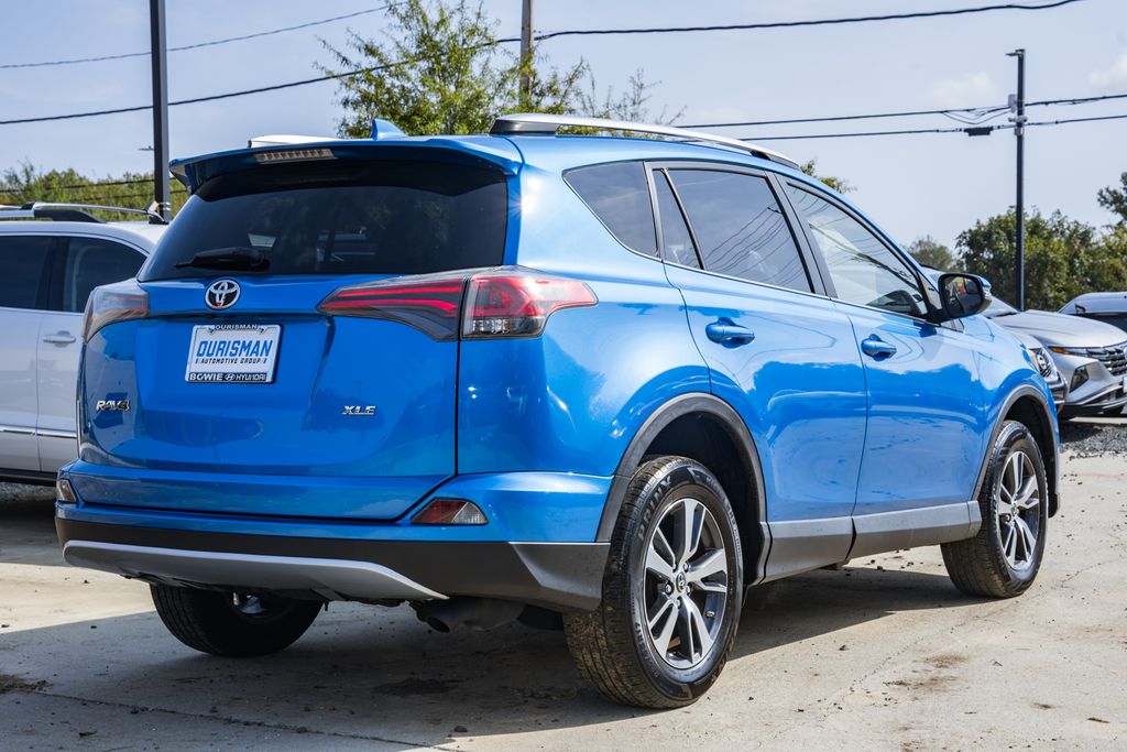 2016 Toyota RAV4 XLE photo 4