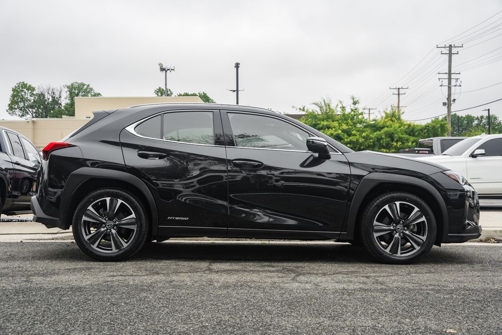 2021 Lexus UX 250h photo 3