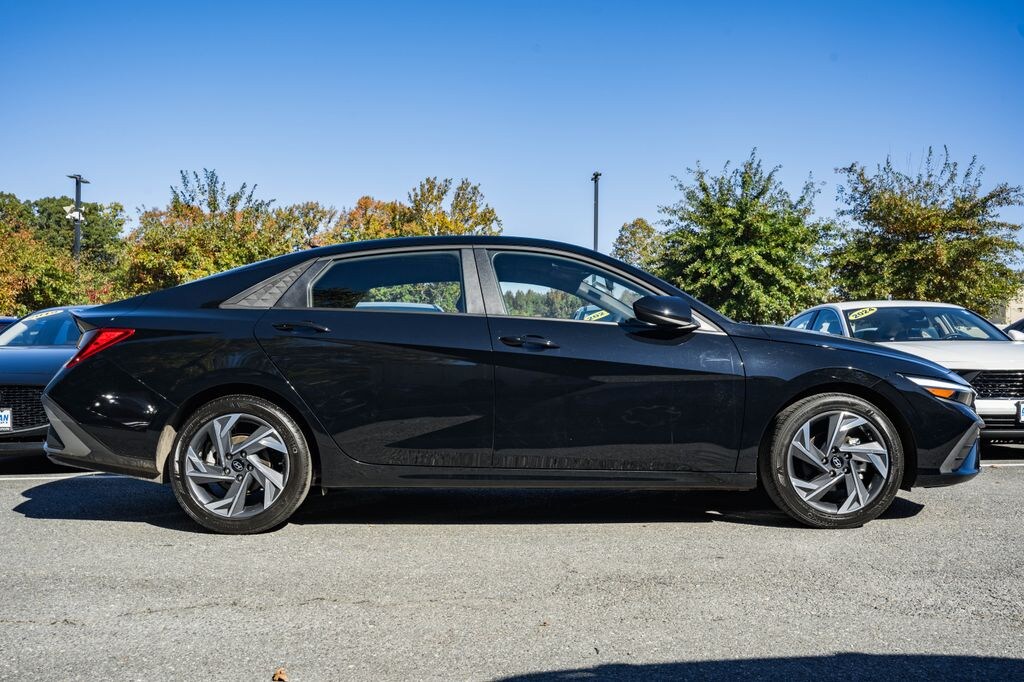 Used 2025 Hyundai Elantra SEL Sport Sedan