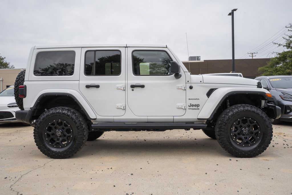 2021 Jeep Wrangler Unlimited Sahara photo 3